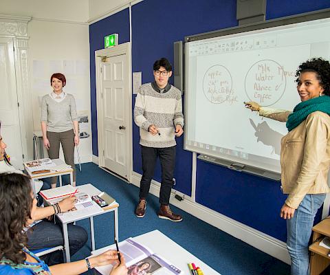 Cours d'anglais école de langue Kaplan Dublin Temple Bar