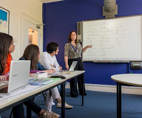 Cours d'anglais école de langue Kaplan Torquay