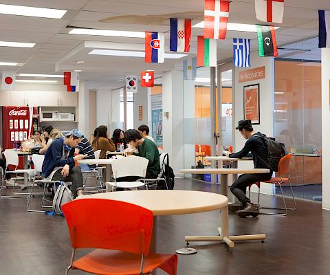 Lounge étudiants école d'anglais EC Toronto