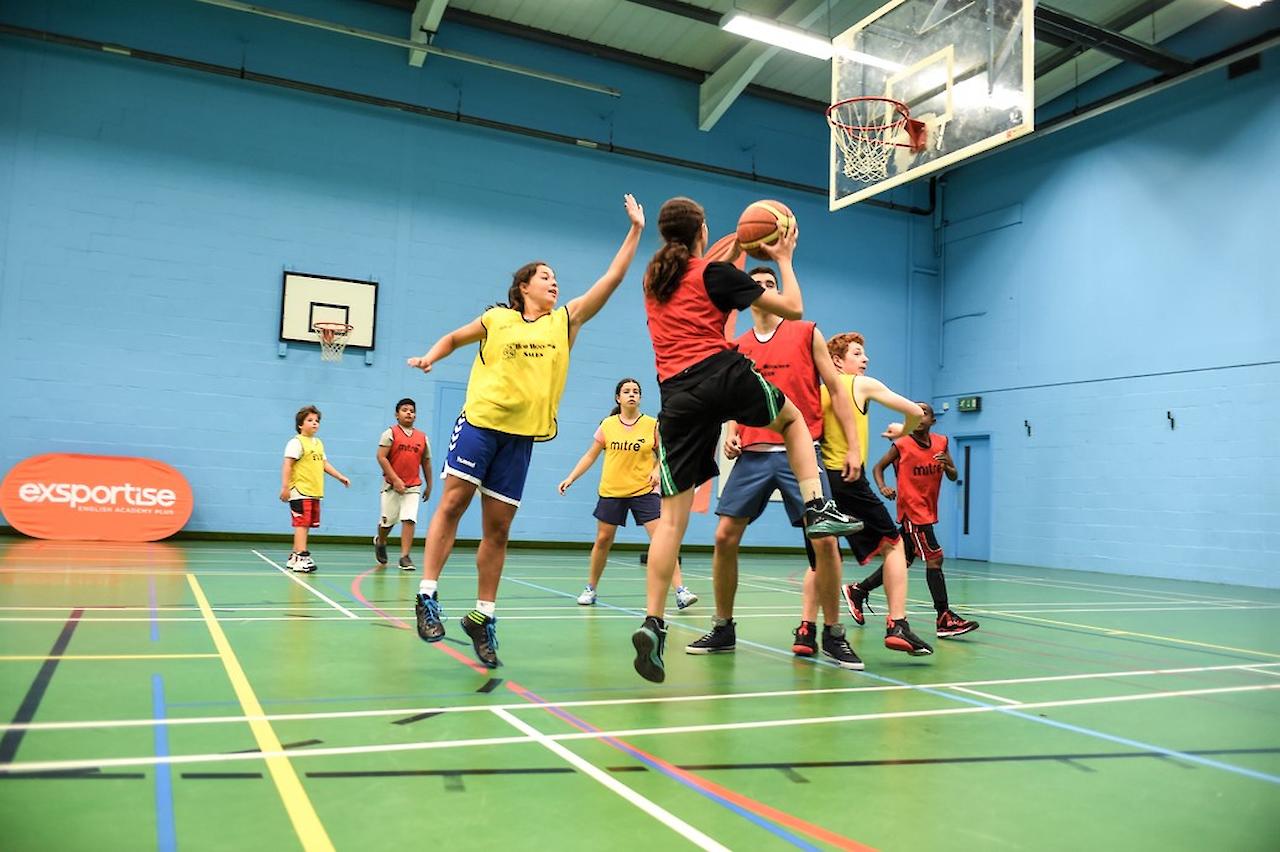 Anglais Et Foot Tennis Equitation Basketball En Angleterre Exsportise Swap